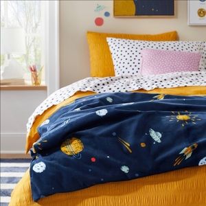 NWT Pillowfort 6lb Waterproof Weighted Blanket Dark Blue Galaxy Planet Space